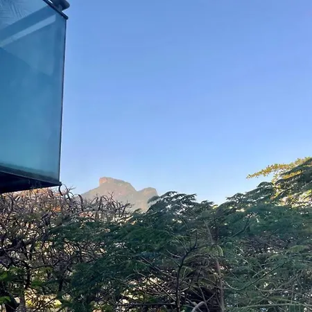 Duas Suites Perto Praia E Metro Com Garagem